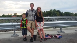 Auke Femke en Jitze bij de nieuwe Centrale As